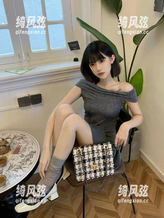 一边观看www.51.com，一边消灭手中的零食，真是吃瓜与吃食的完美结合！