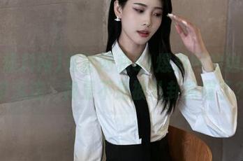 在官网和51爆料网的边缘地带流连，我是不是被八卦照耀了？