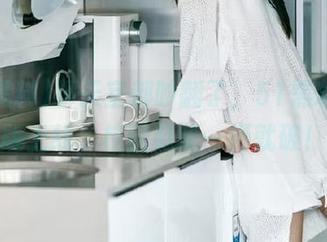 聊天室都吵翻了，51黑料苹果版上线，校园隐秘一捅就破！