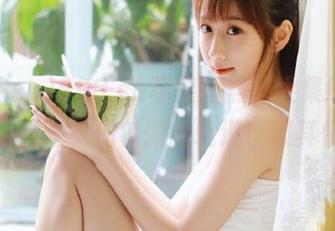 998.su苹果版黑料大集结，吃瓜党的福利！偶尔偏离轨道也极其快乐～