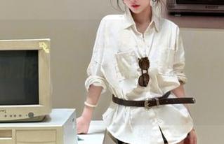 网址上复杂如人心，依旧想去www.吃瓜溜达，像是在没有目标的迷宫里徘徊。