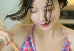 www.51cg.fun吃瓜网又出新更新，门口啃瓜的那只狗都开始盯着我了