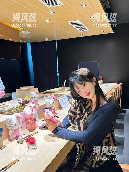 跟着黑瓜吃料的导航，今天的八卦像棋子一样纷纷落地！